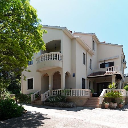Apartments Rozelyn Ugljan Exterior photo