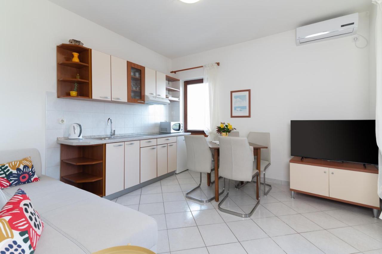 Apartments Rozelyn Ugljan Exterior photo