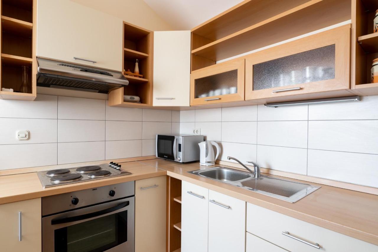 Apartments Rozelyn Ugljan Exterior photo