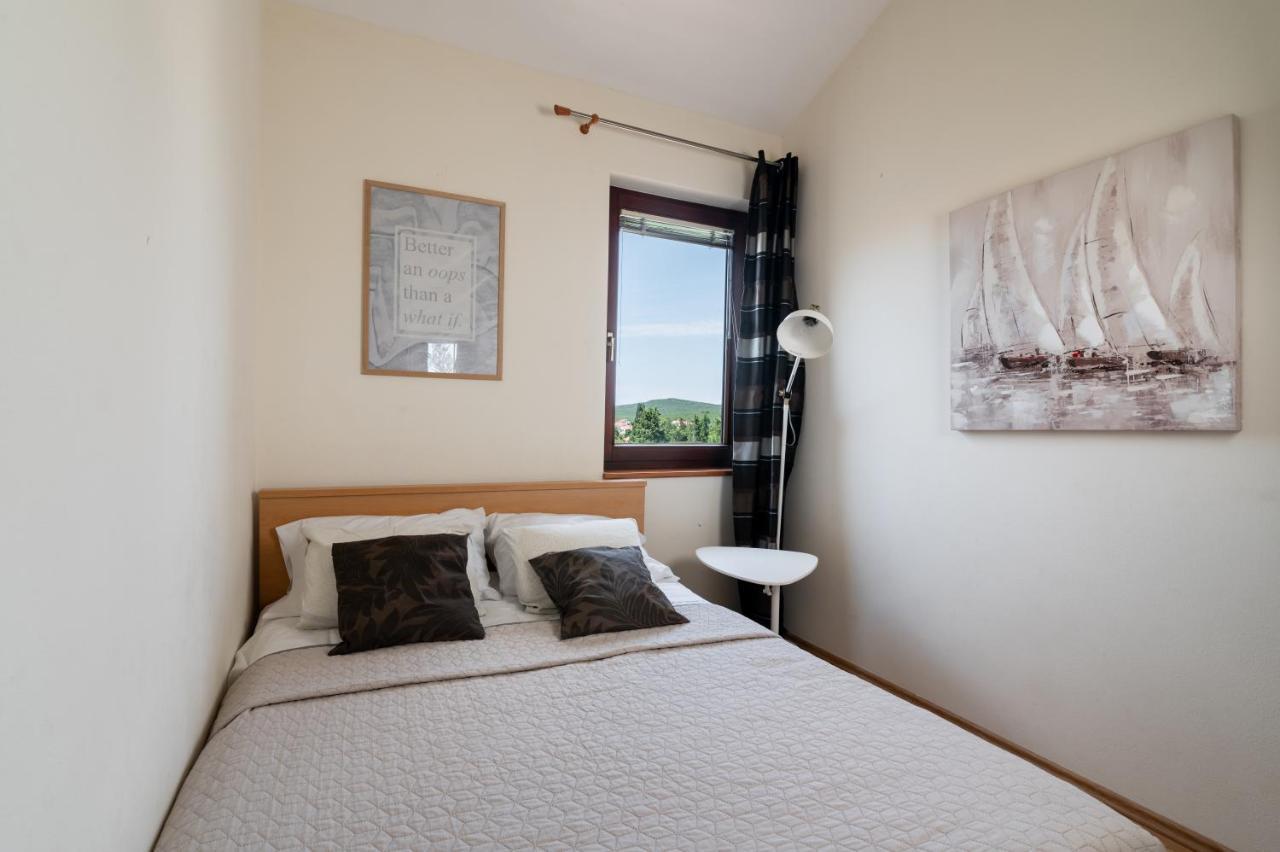 Apartments Rozelyn Ugljan Exterior photo