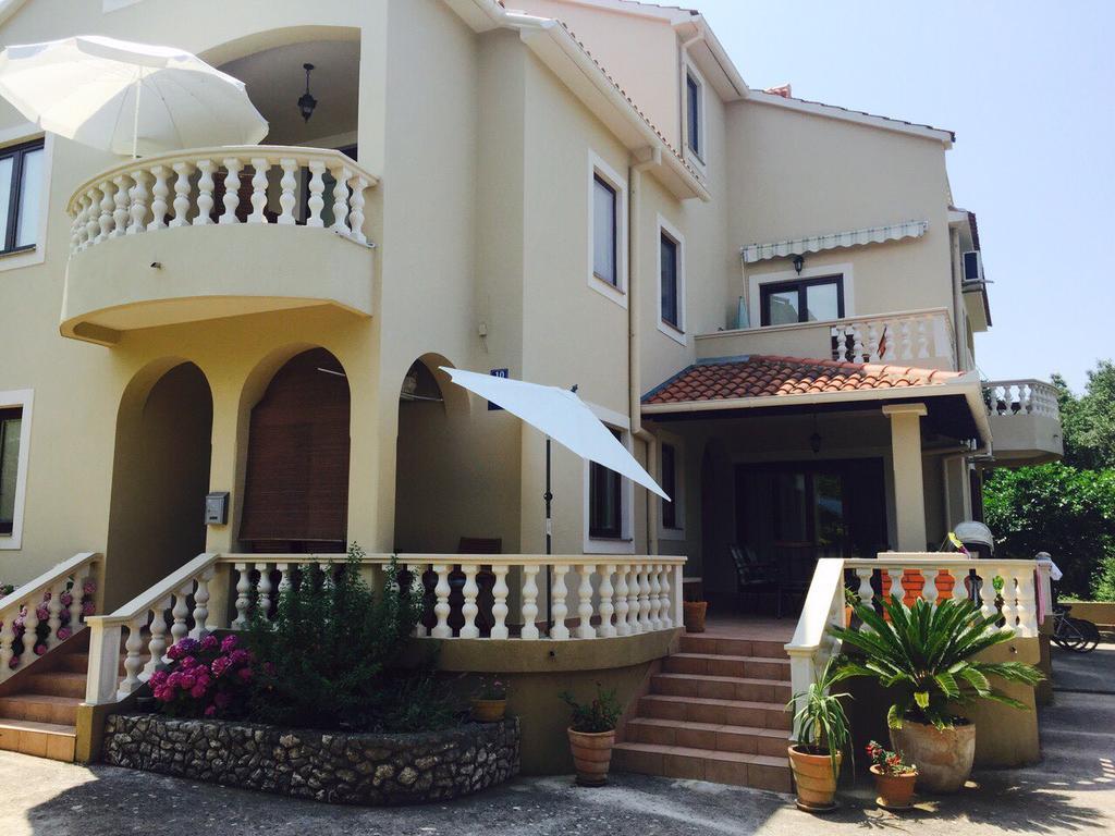Apartments Rozelyn Ugljan Exterior photo