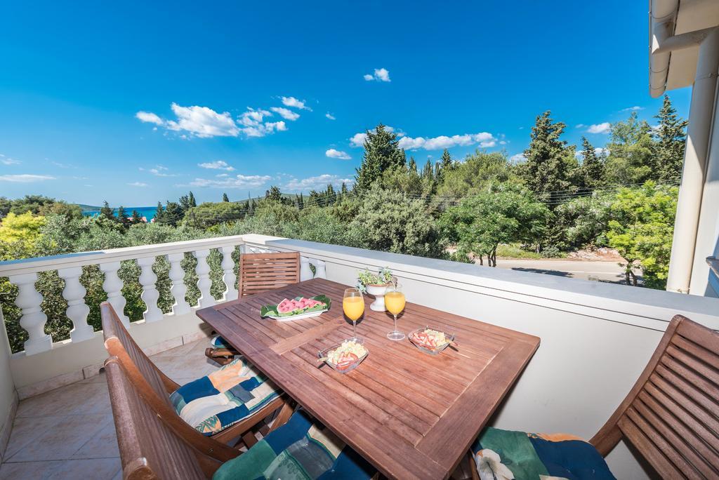 Apartments Rozelyn Ugljan Exterior photo